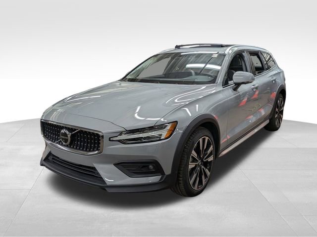 Certified 2025 Volvo V60 B5 Cross Country Ultra image 4