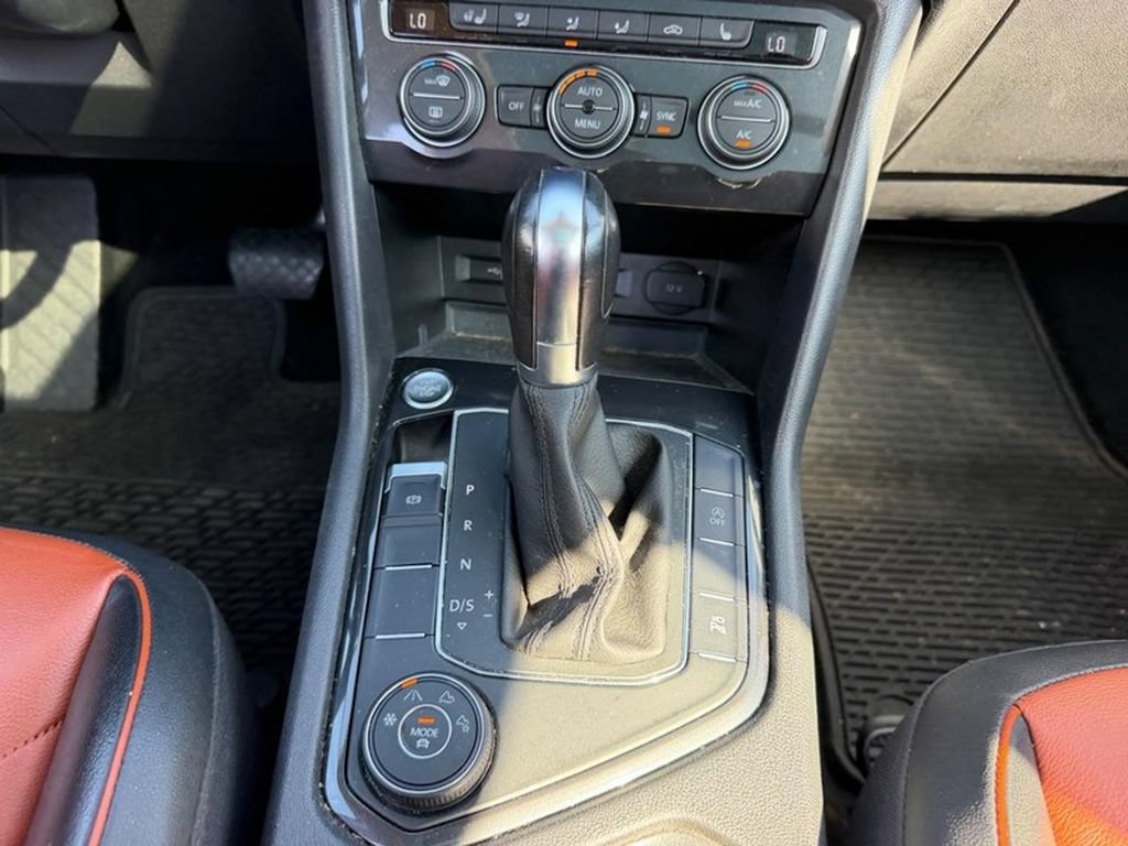 Used 2019 Volkswagen Tiguan SEL Premium AWD/4WD image 17