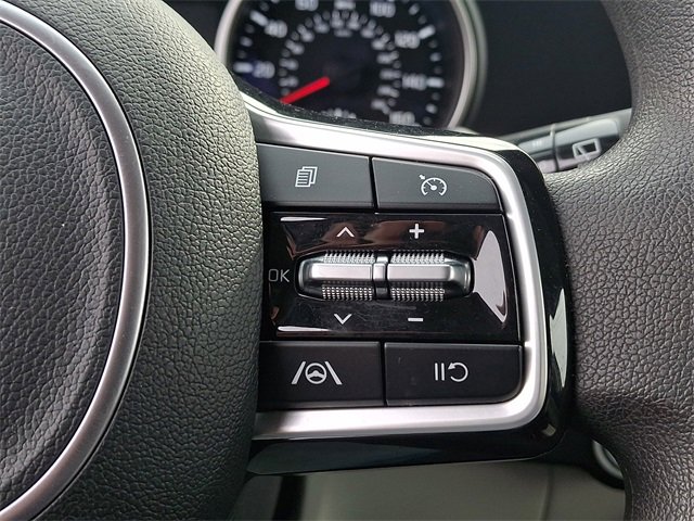 Used 2024 Kia Carnival LX image 23