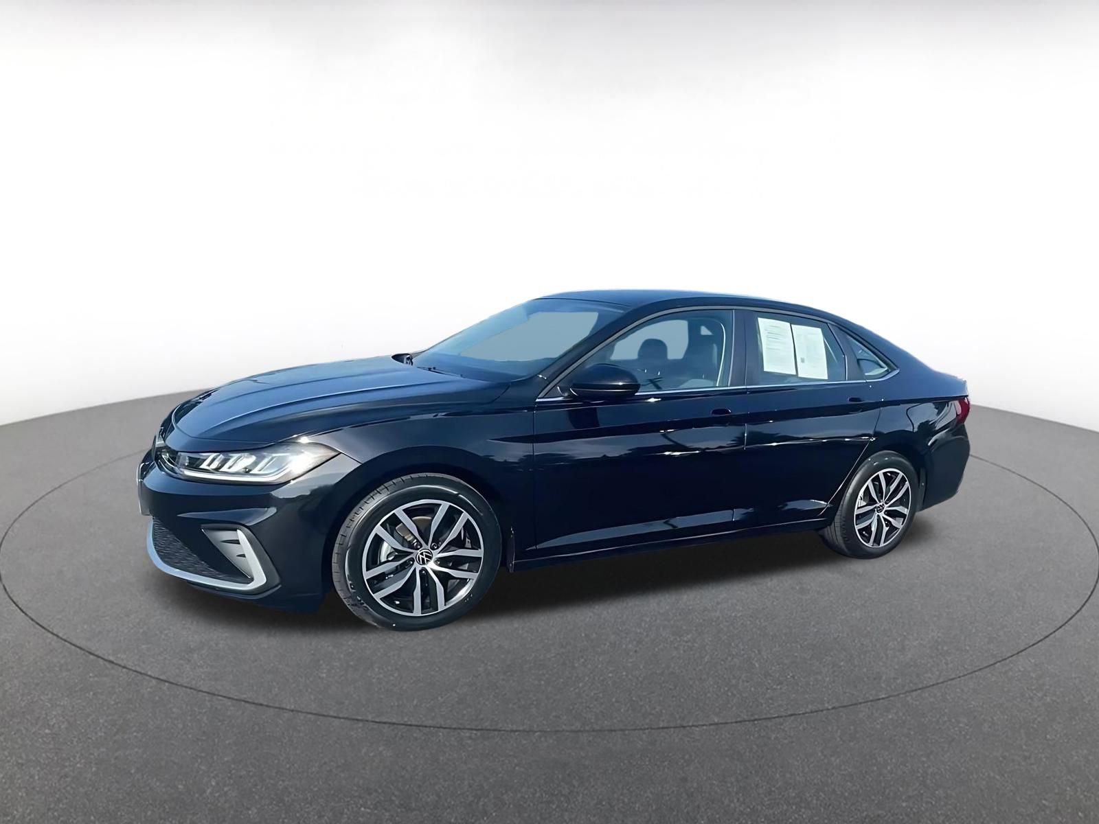 Used 2025 Volkswagen Jetta SE image 9