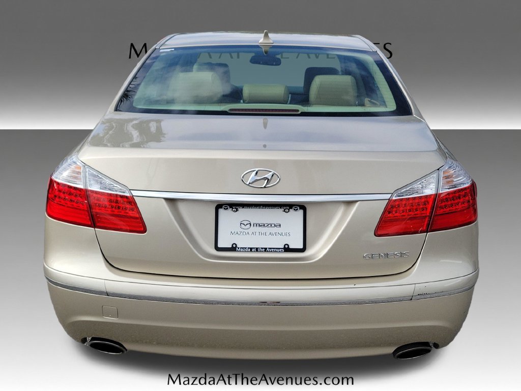 Used 2010 Hyundai Genesis 3.8 RWD image 7