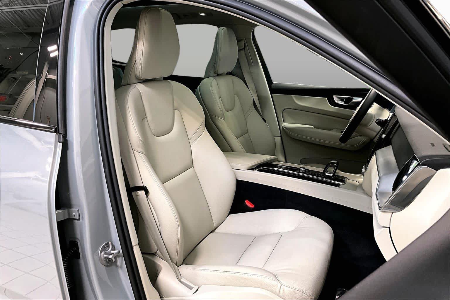 Used 2024 Volvo XC60 B5 Core w/ Climate Package AWD/4WD image 8