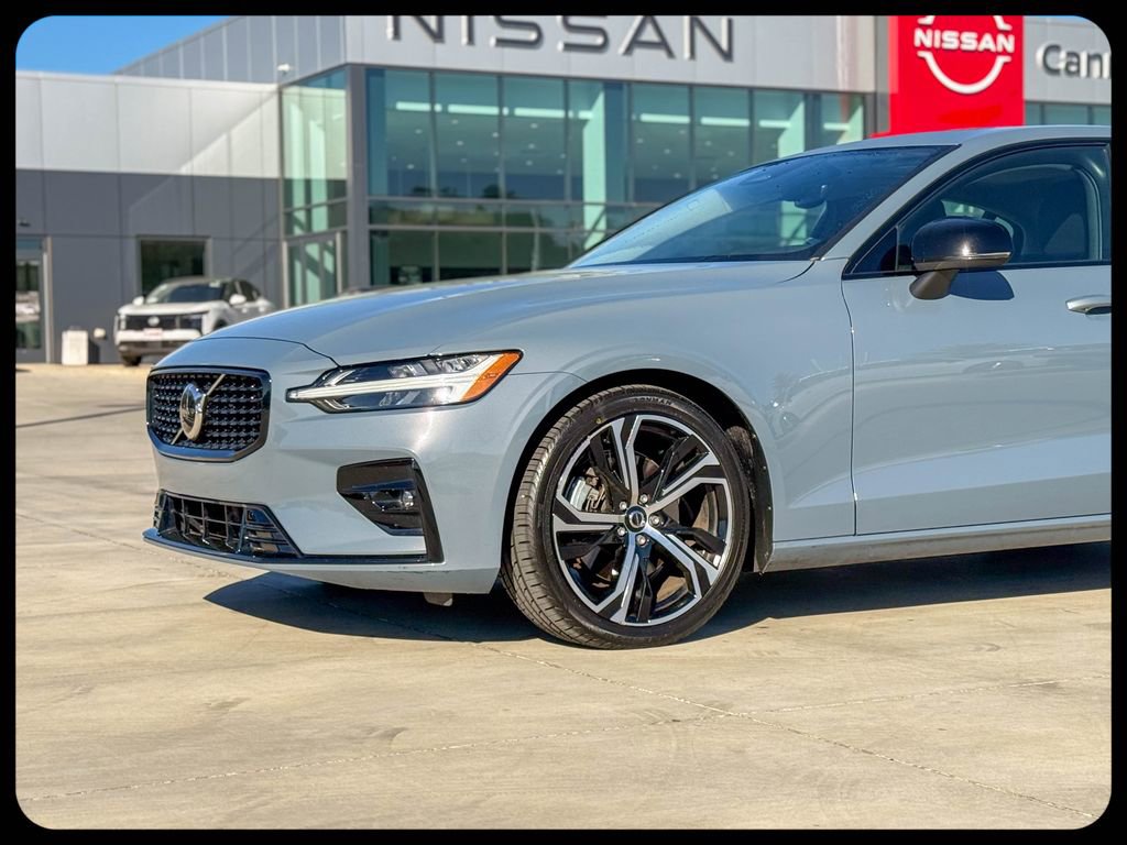 Used 2024 Volvo S60 B5 Core image 2