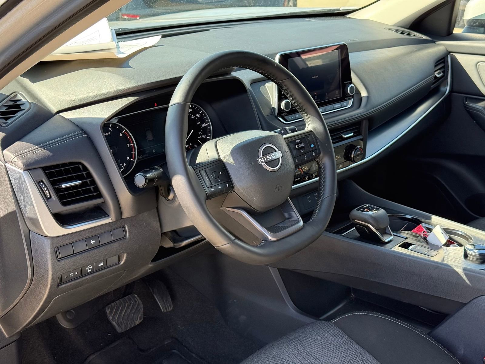 Certified 2025 Nissan Rogue SV image 13