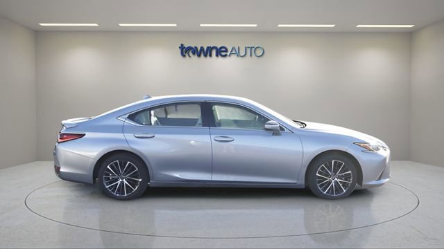 Used 2025 Lexus ES 300h w/ Premium Package image 32
