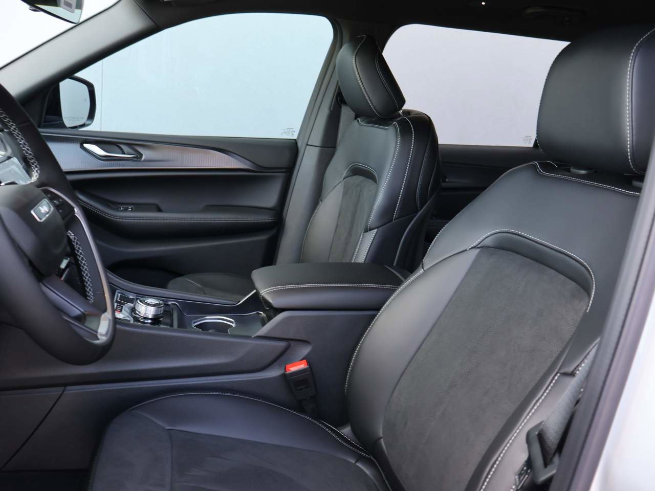 New 2025 Jeep Grand Cherokee L Laredo image 9