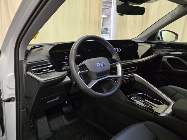 Used 2025 Audi Q5 Premium Plus w/ Premium Plus AWD/4WD image 18