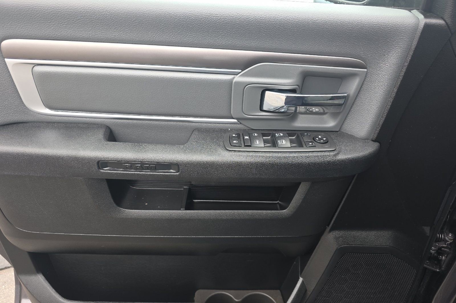 Used 2023 RAM 1500 Classic SLT image 11