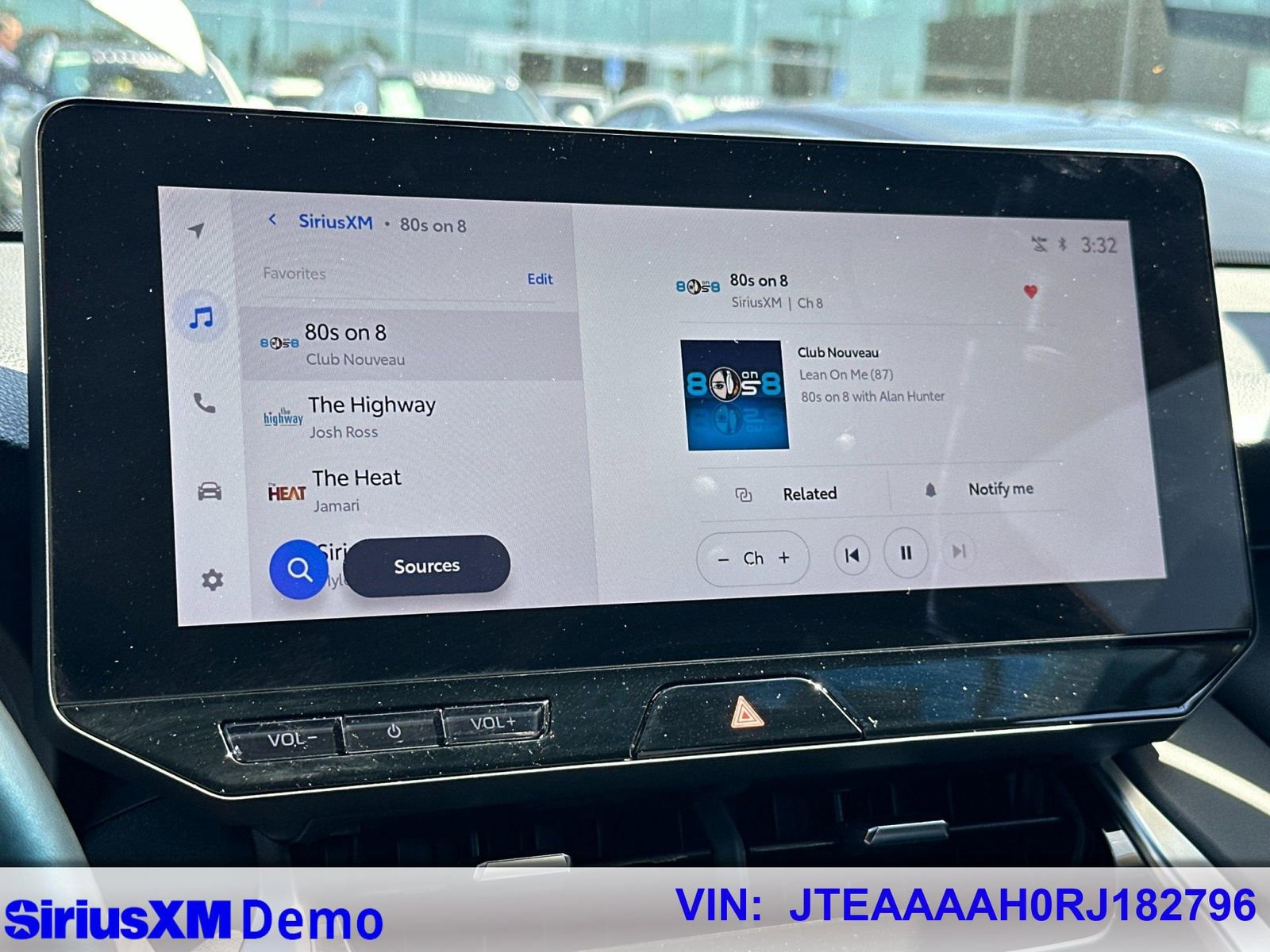 Used 2024 Toyota Venza XLE AWD/4WD image 32