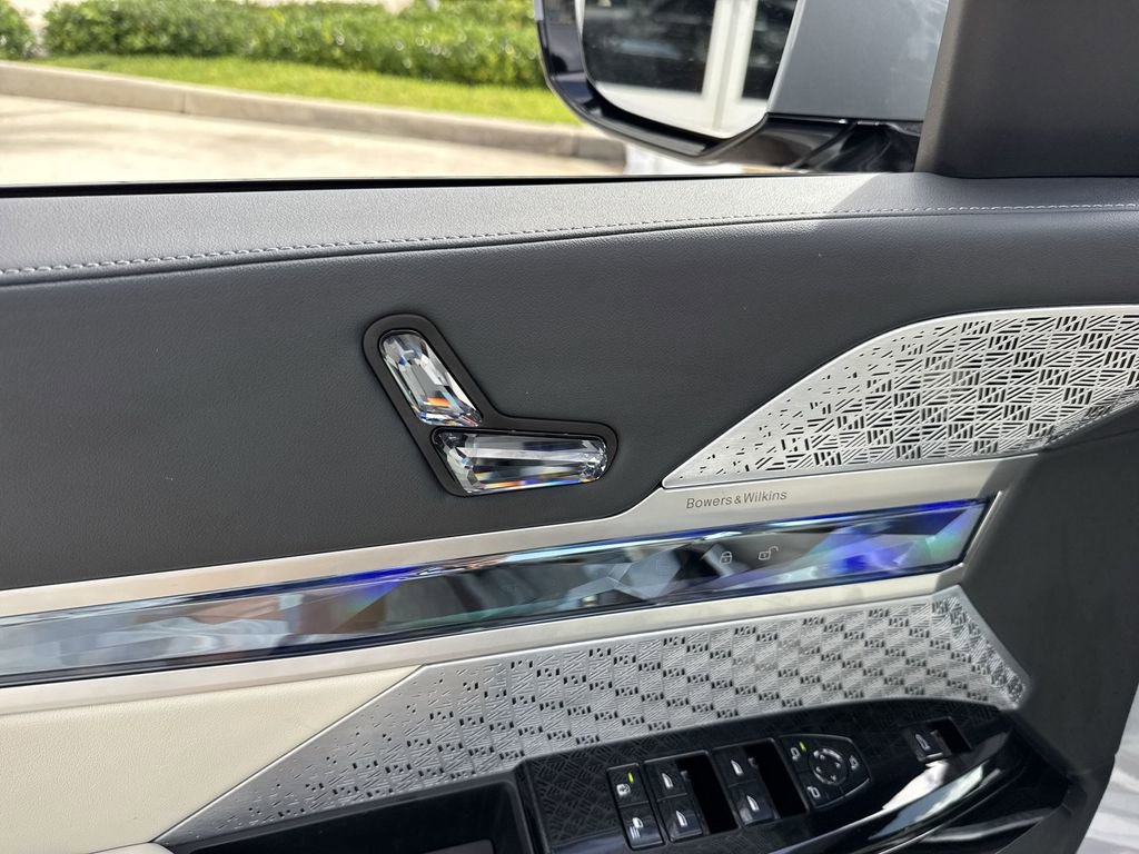 Used 2023 BMW 760i xDrive image 41