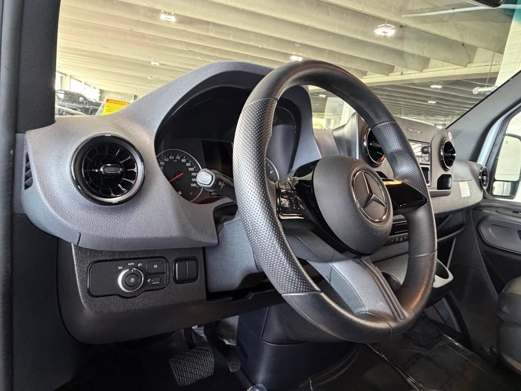 Used 2025 Mercedes-Benz Sprinter 2500 image 19