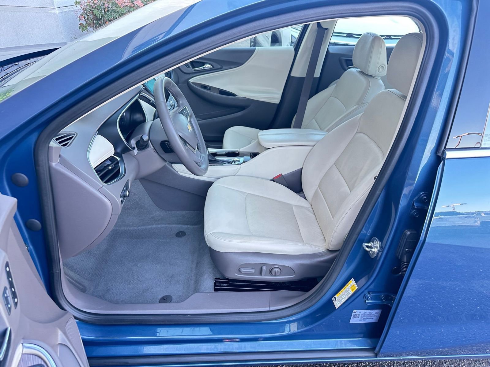 Used 2024 Chevrolet Malibu LT image 27