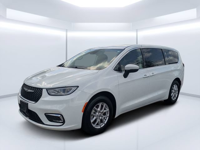 Used 2023 Chrysler Pacifica Touring-L FWD image 7
