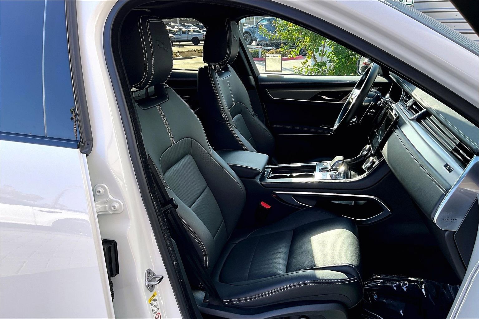 Certified 2025 Jaguar F-PACE R-Dynamic S AWD/4WD image 7