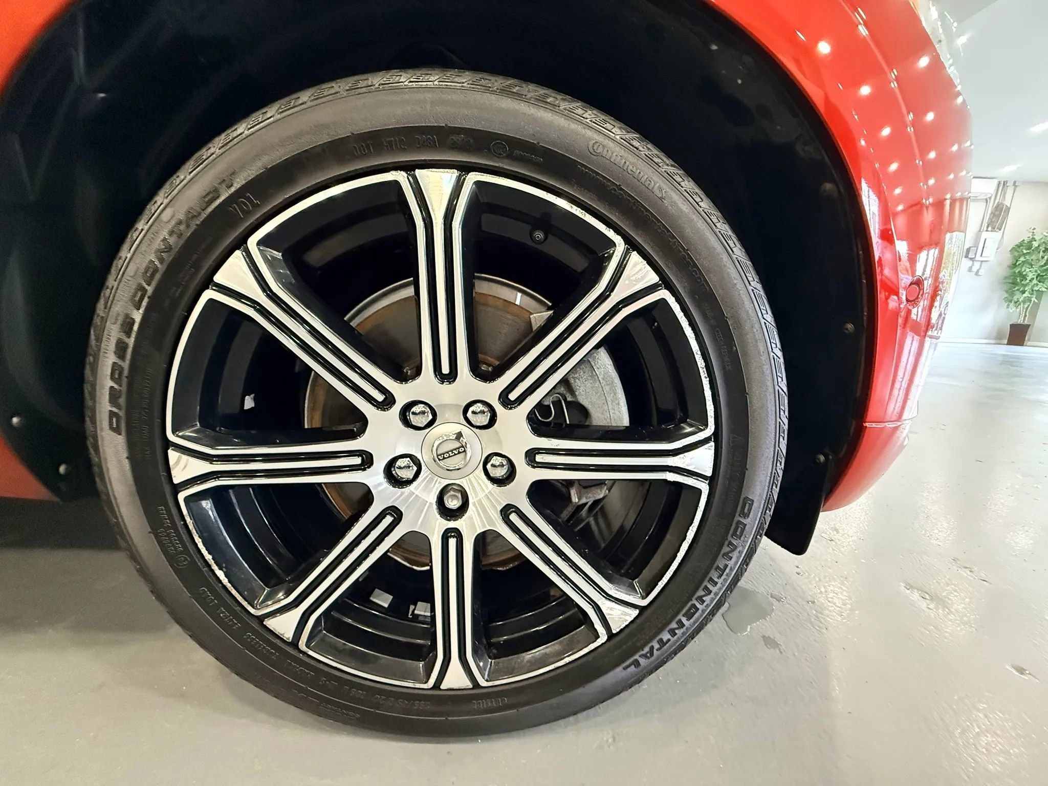 Used 2018 Volvo XC60 T6 Inscription w/ Convenience Package AWD/4WD image 34