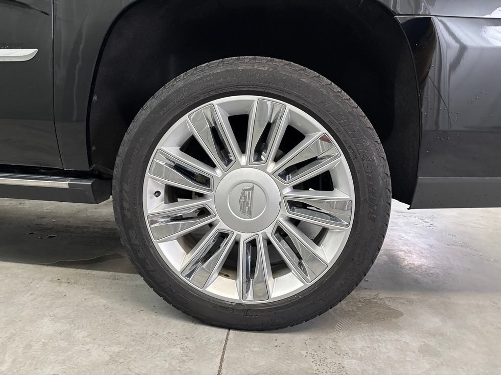 Used 2019 Cadillac Escalade ESV Platinum RWD image 27
