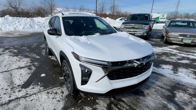 New 2026 Chevrolet Trax RS w/ Sunroof Package FWD image 4