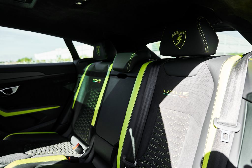 Used 2022 Lamborghini Urus AWD/4WD image 45