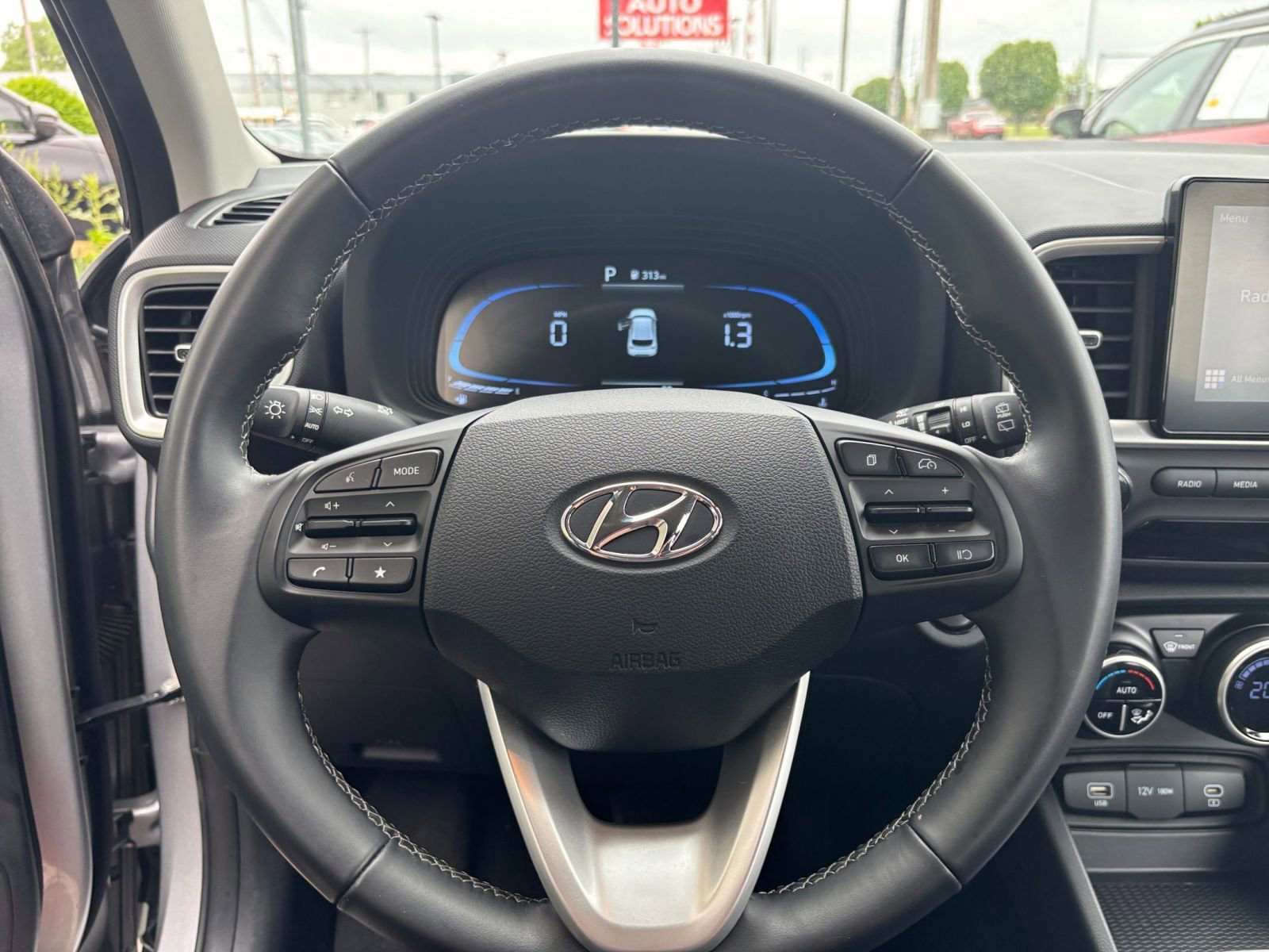 Used 2025 Hyundai Venue SEL FWD image 27