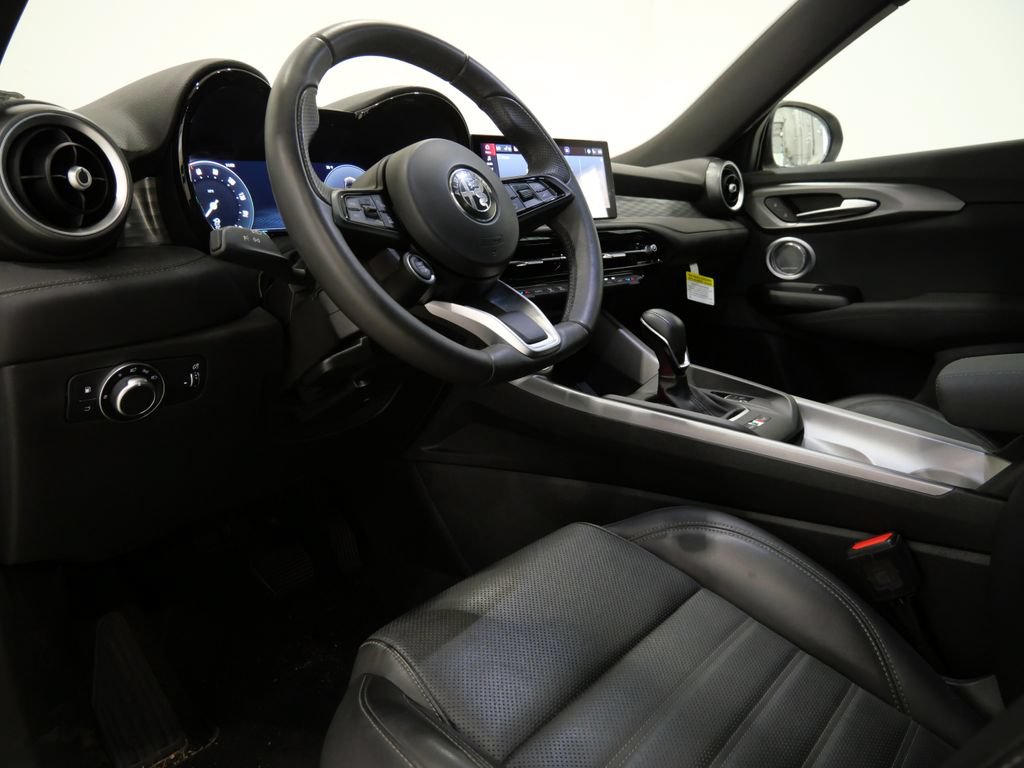 Used 2024 Alfa Romeo Tonale Ti AWD/4WD image 12