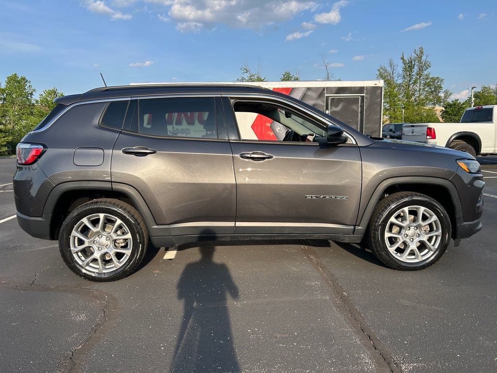 Used 2022 Jeep Compass Latitude AWD/4WD image 8