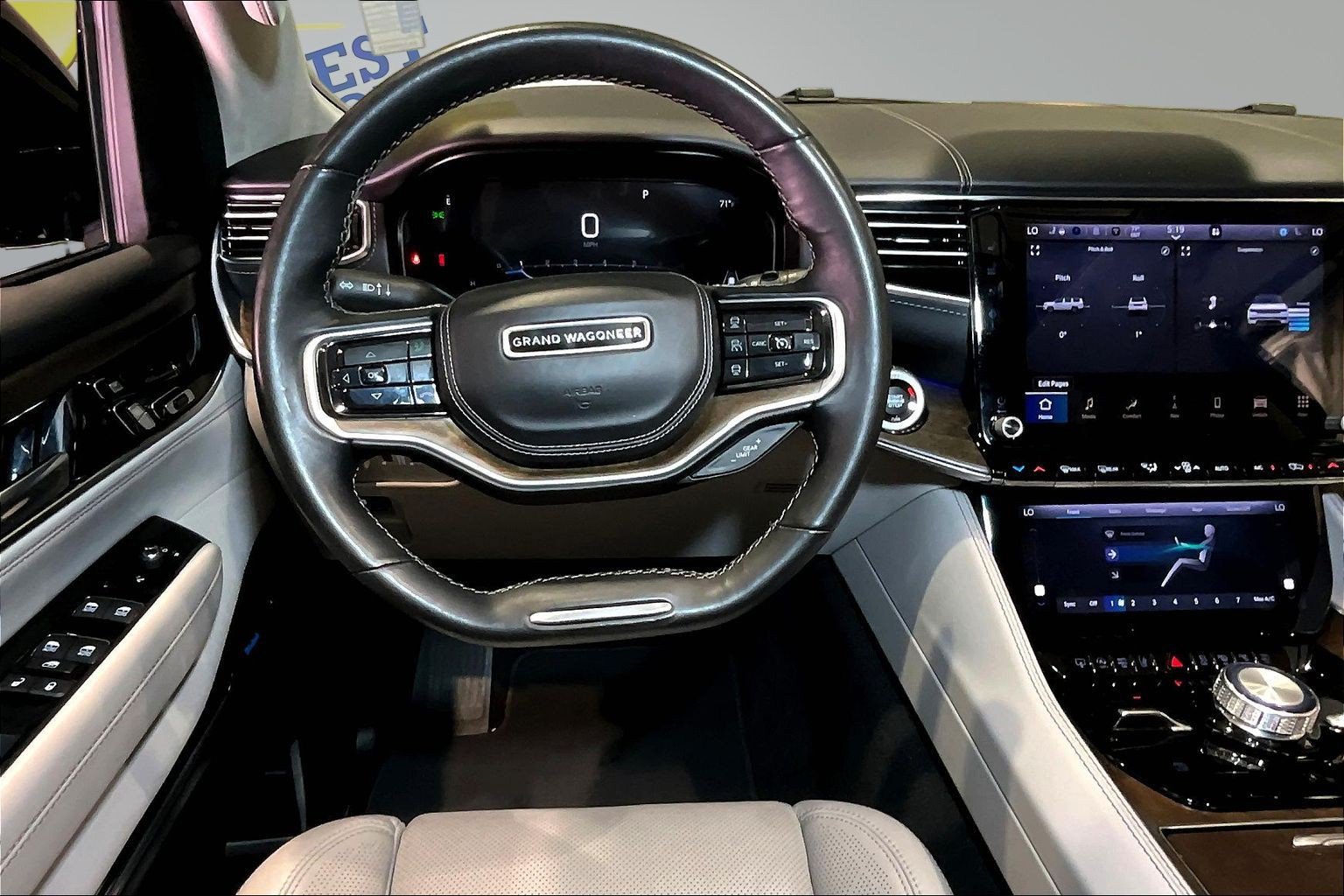 Used 2023 Jeep Grand Wagoneer Series II AWD/4WD image 9