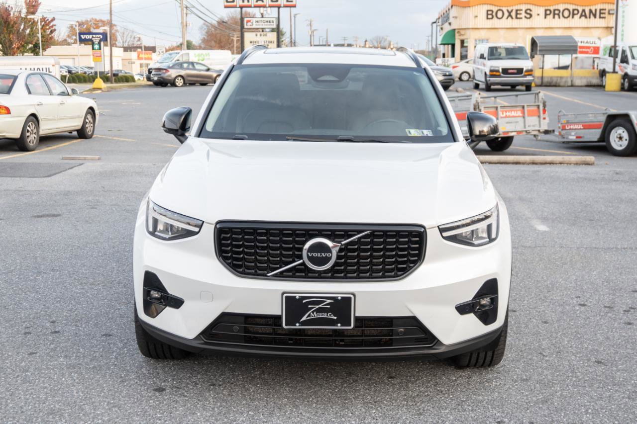 Used 2023 Volvo XC40 B5 Plus AWD/4WD image 5