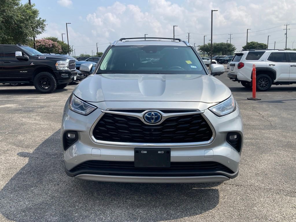 Used 2023 Toyota Highlander Platinum AWD/4WD image 2