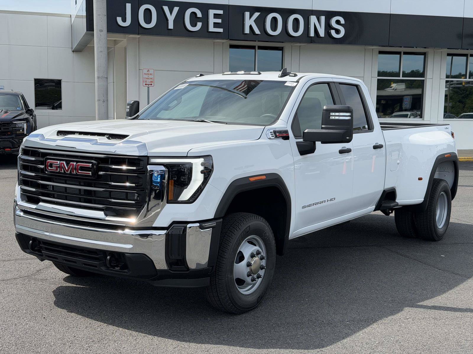 New 2026 GMC Sierra 3500 Pro AWD/4WD image 4