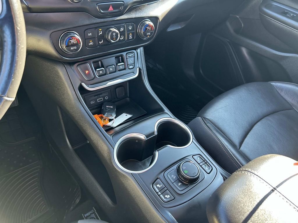 Used 2020 GMC Terrain SLT image 25