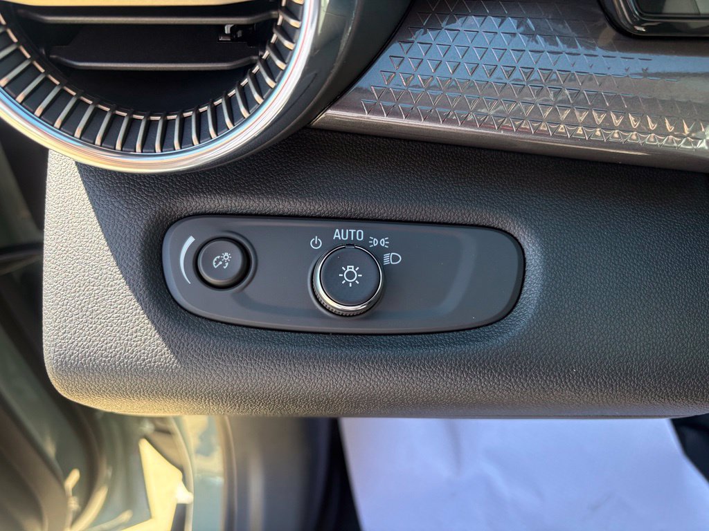 New 2026 Chevrolet Trax ACTIV w/ Sunroof Package FWD image 18