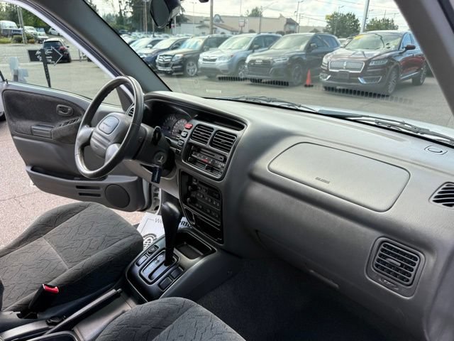 Used 2002 Chevrolet Tracker LT RWD image 20