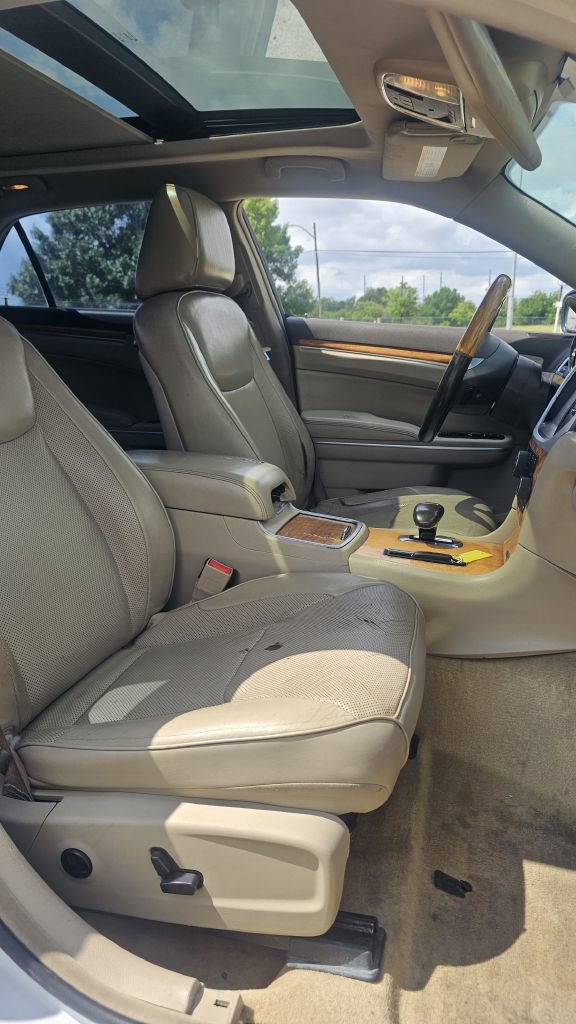 Used 2014 Chrysler 300 C RWD image 9