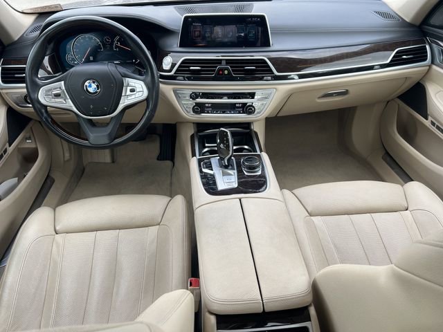 Used 2017 BMW 740i image 11
