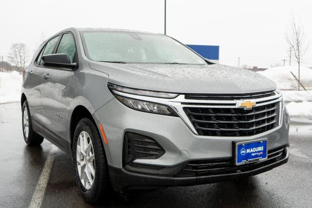 Used 2023 Chevrolet Equinox LS image 4