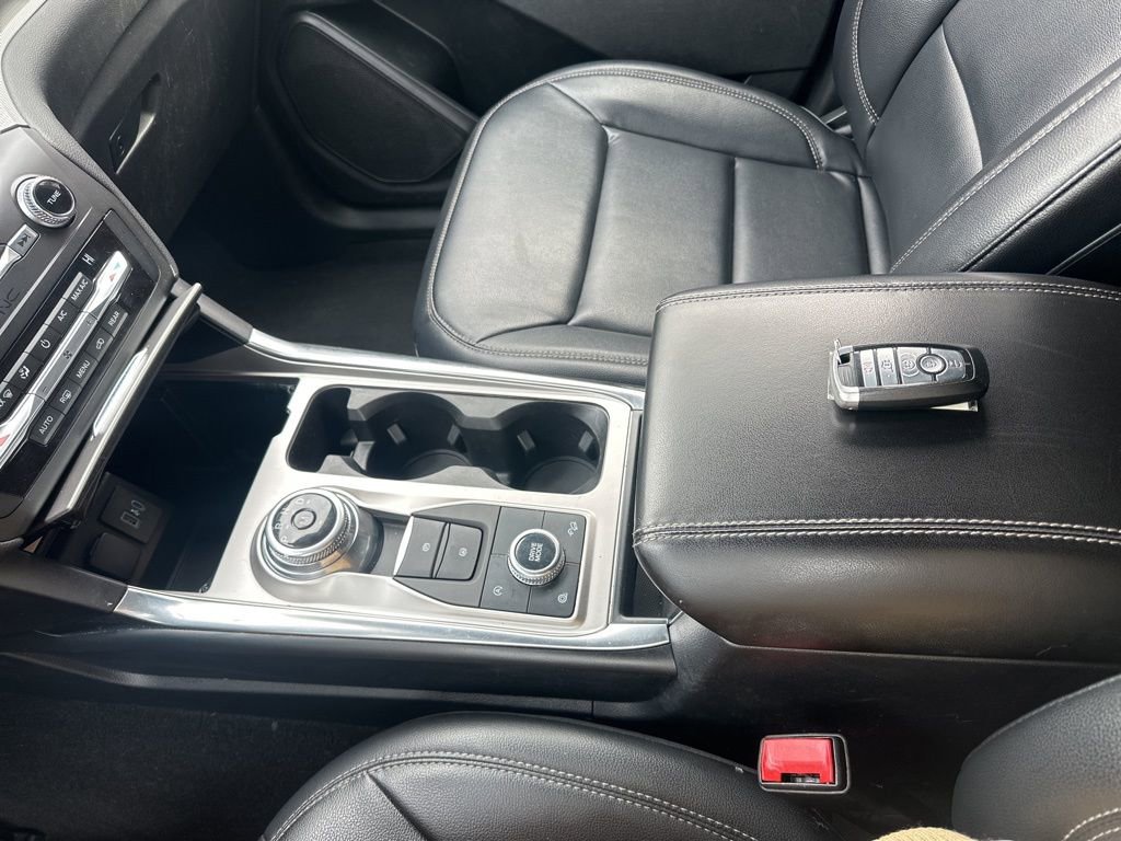 Used 2020 Ford Explorer XLT w/ Equipment Group 202A image 24
