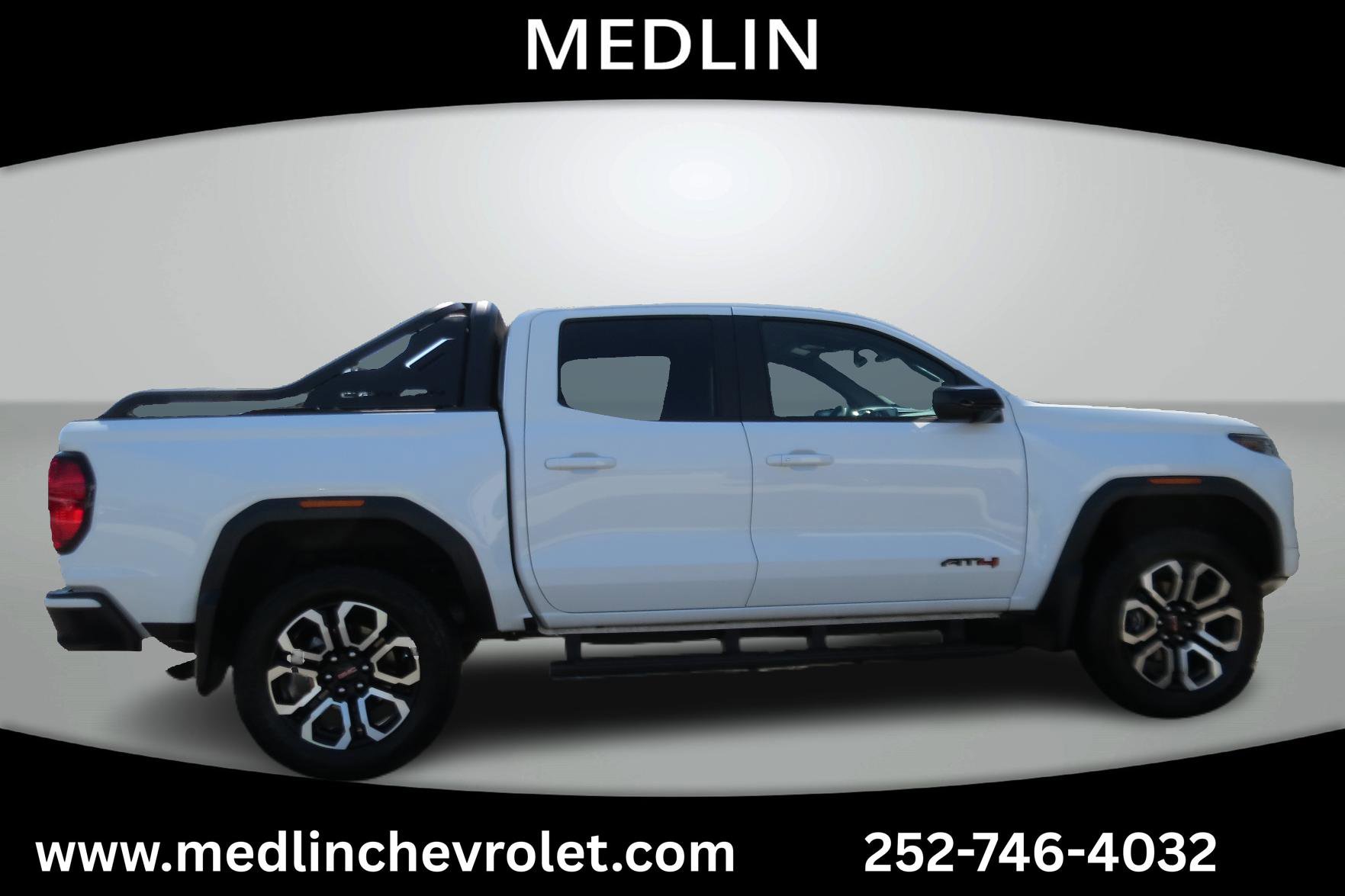 Used 2025 GMC Canyon AT4 w/ Nightfall Edition AWD/4WD image 9