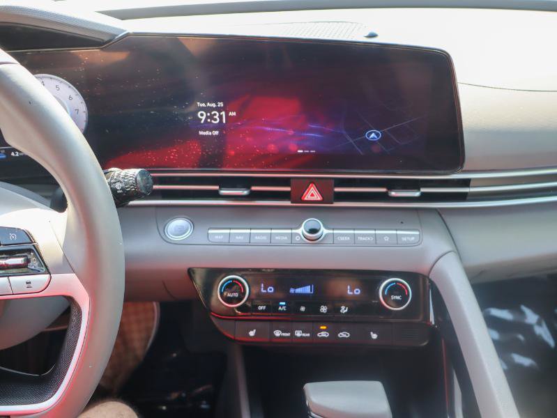 Used 2023 Hyundai Elantra SEL w/ Convenience Package FWD image 18