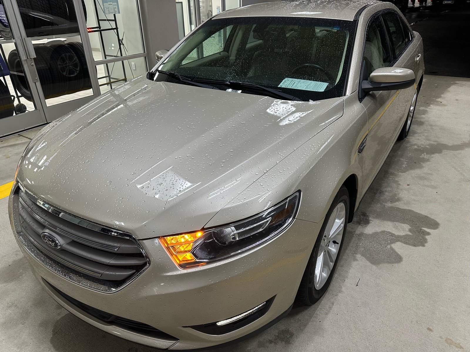 Used 2018 Ford Taurus SEL image 3