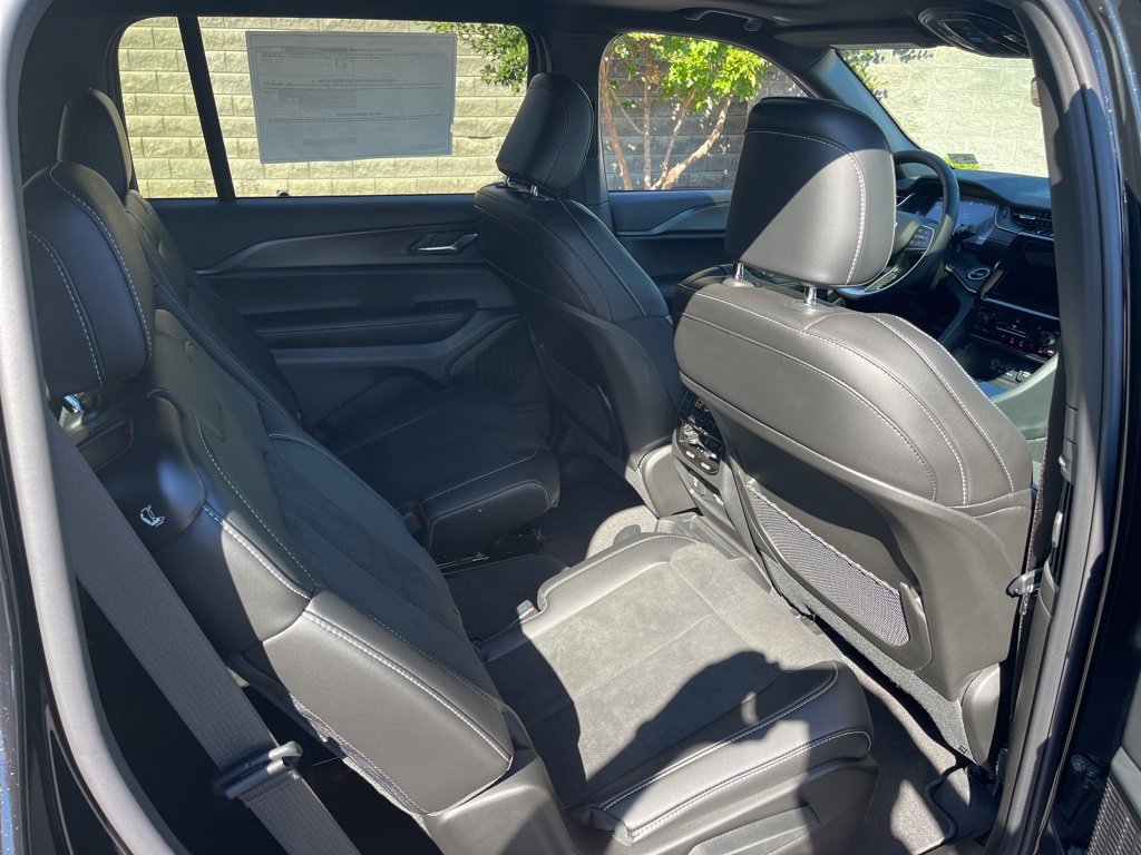 New 2025 Jeep Grand Cherokee L Altitude image 11