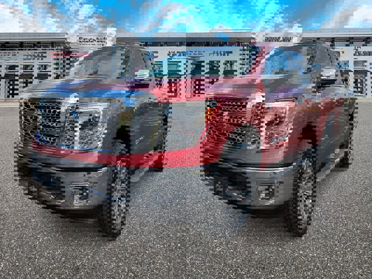 Used 2018 Nissan Titan SL image 4