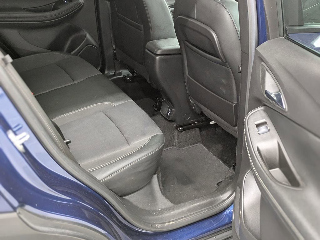 Used 2023 Buick Encore GX Preferred w/ Cold Weather Comfort Package AWD/4WD image 19