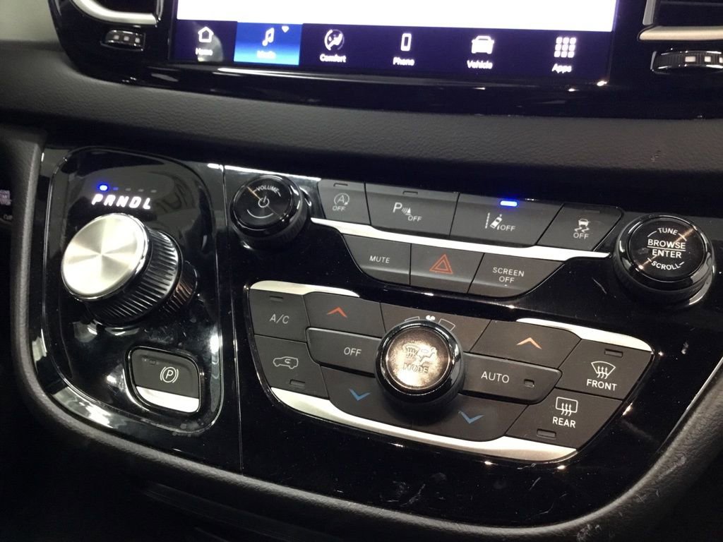 Used 2025 Chrysler Pacifica Select image 22