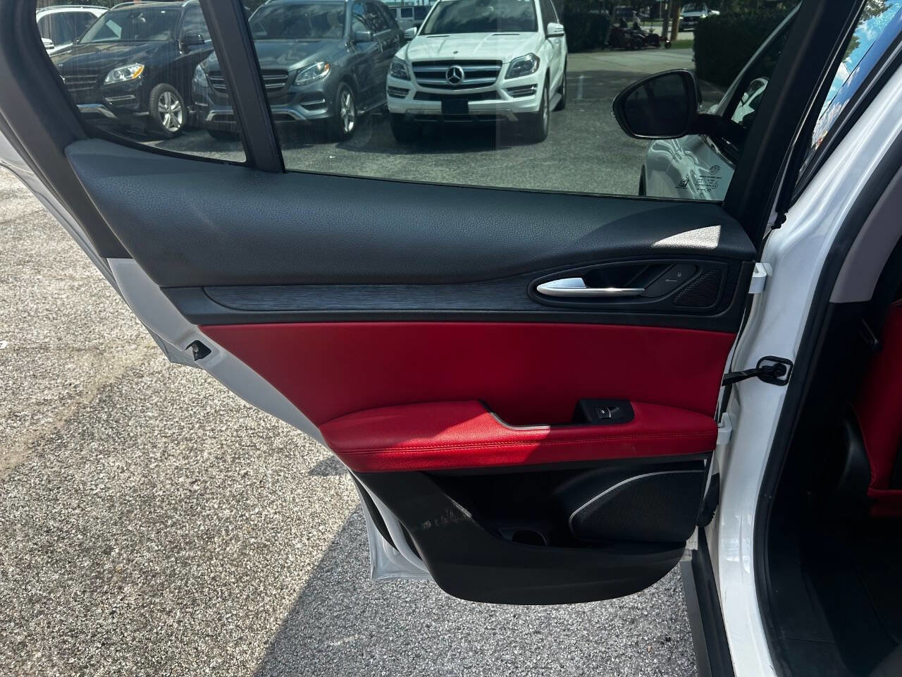 Used 2019 Alfa Romeo Stelvio w/ Nero Edizione image 11