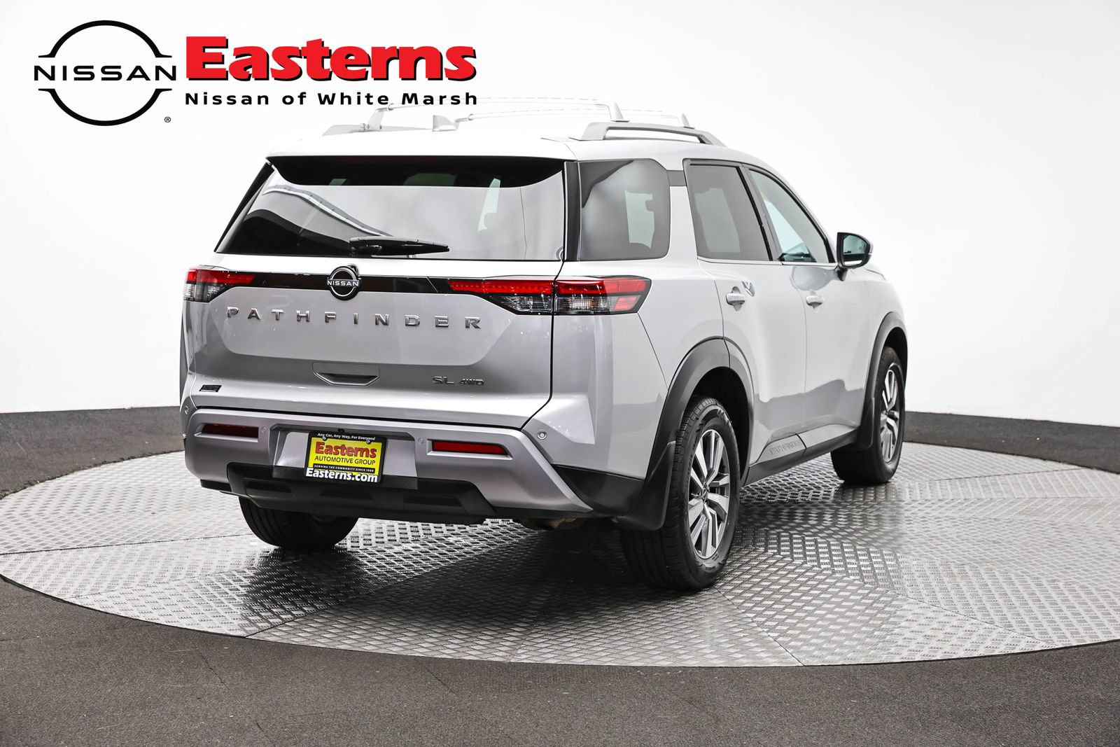 Used 2023 Nissan Pathfinder SL AWD/4WD image 5