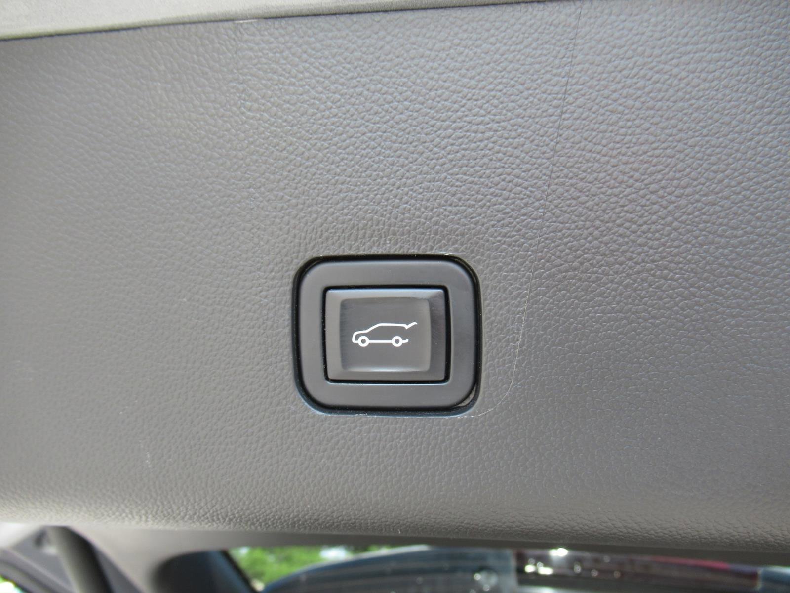 Used 2021 Chevrolet Traverse LT FWD image 36