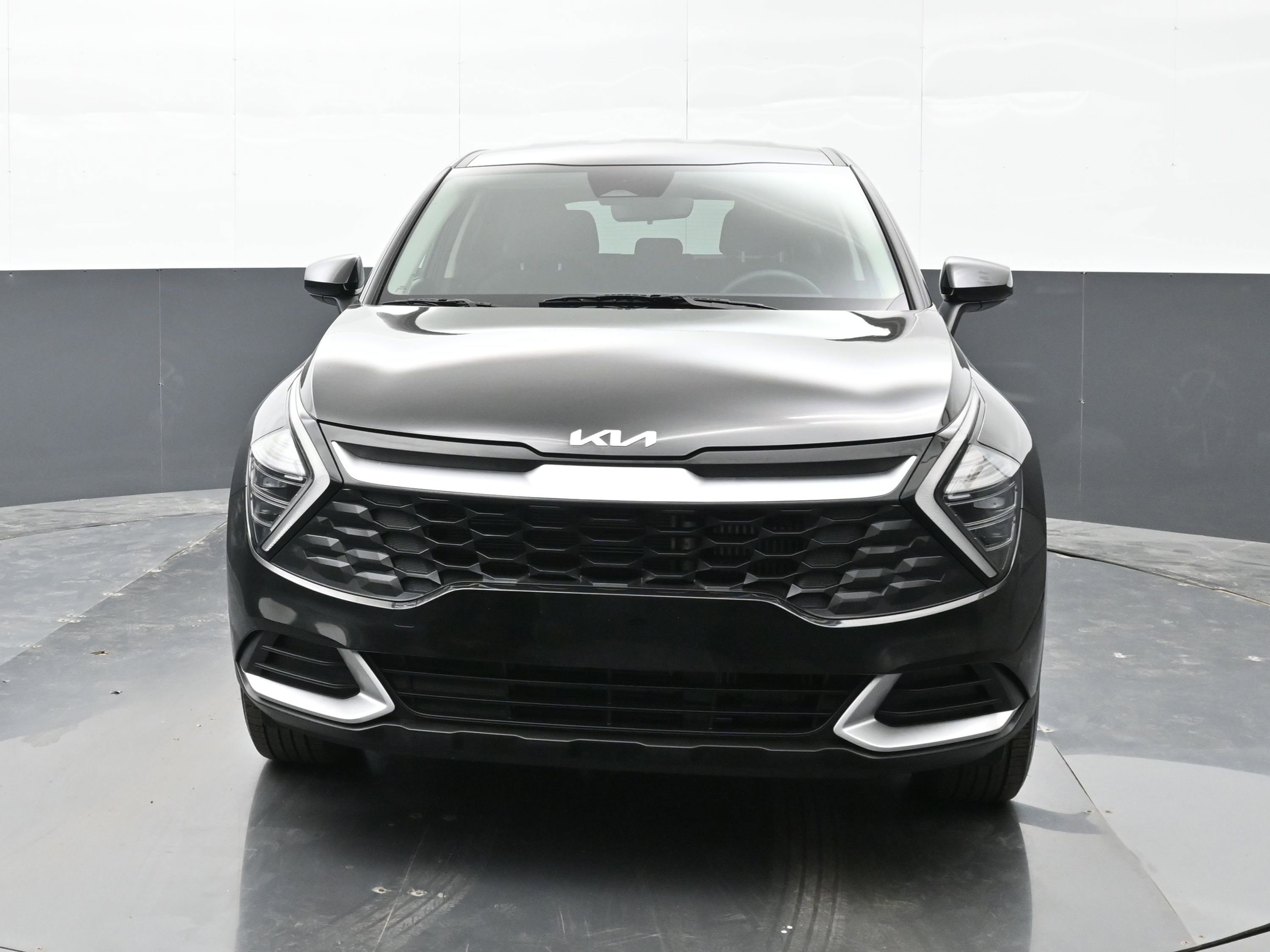 Used 2025 Kia Sportage LX image 4