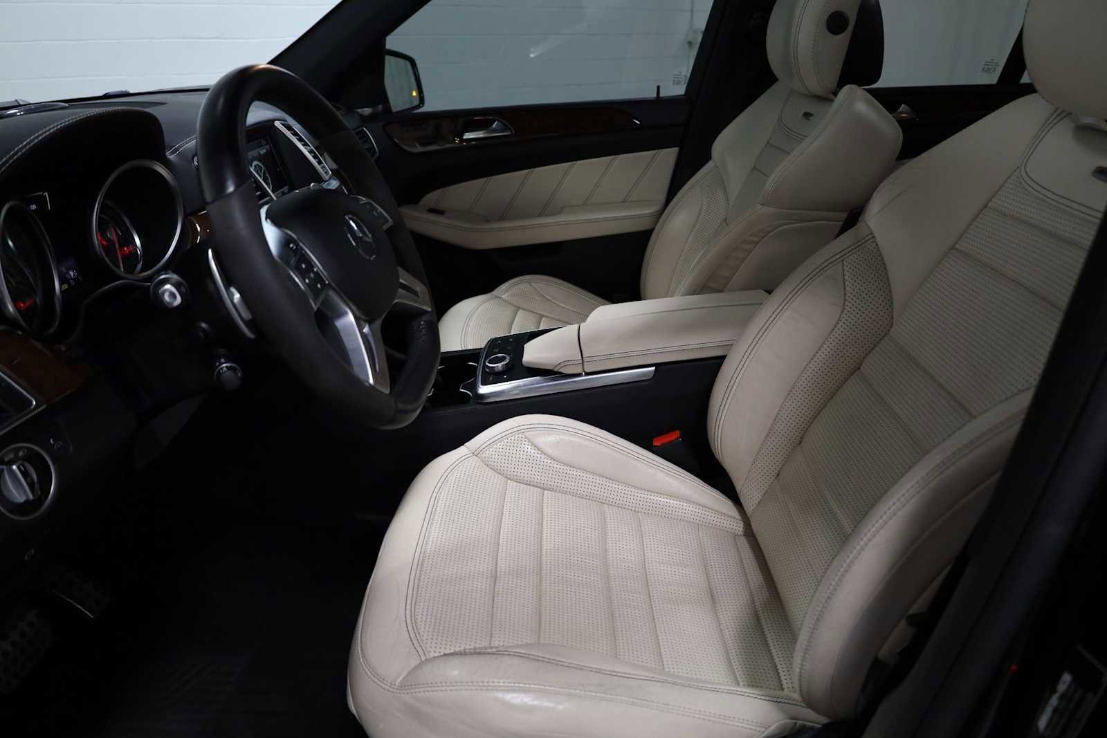 Used 2014 Mercedes-Benz ML 63 AMG 4MATIC image 5