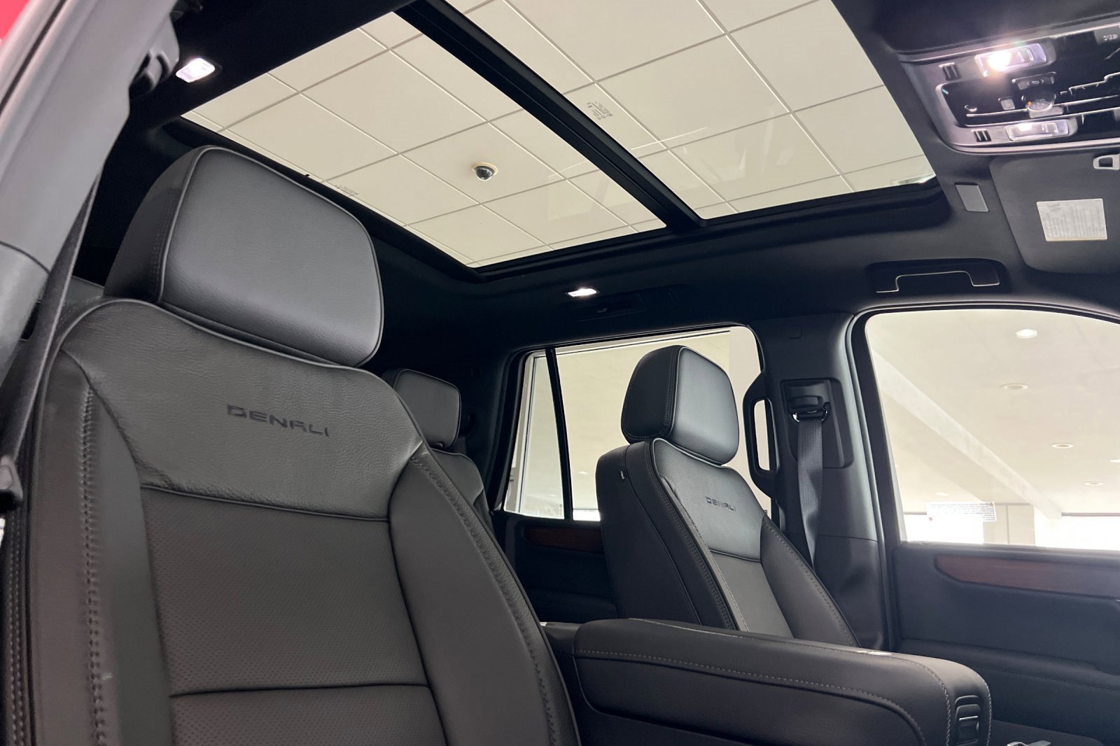 New 2026 GMC Yukon Denali w/ Sun & Power Step Package image 17