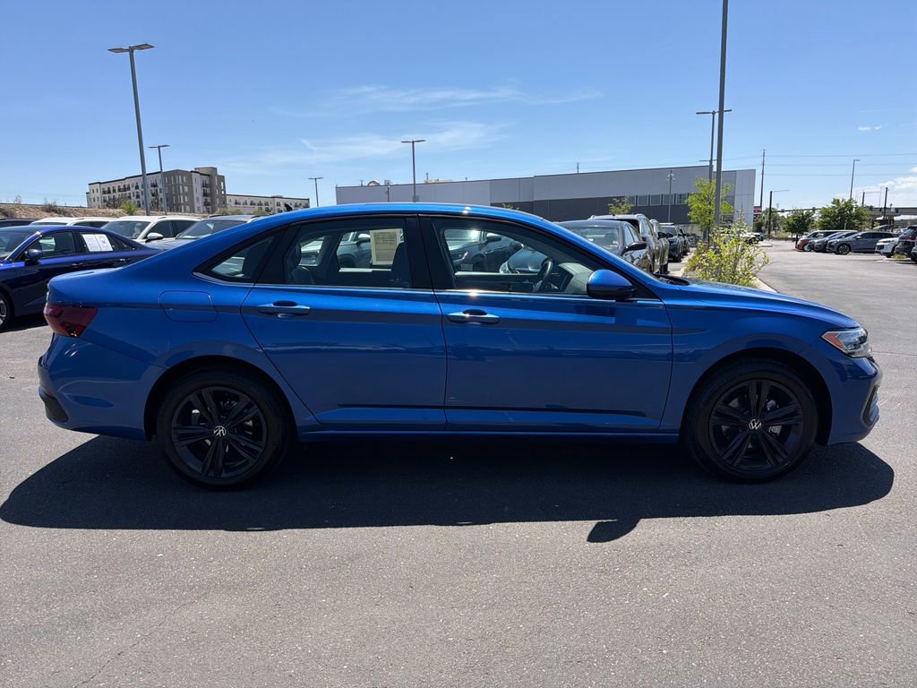 Certified 2023 Volkswagen Jetta SE w/ Panoramic Sunroof Package FWD image 8